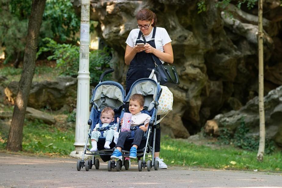 how do you fold a graco stroller